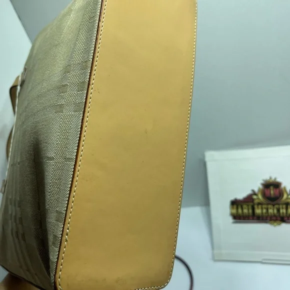 Burberry Hand Bag in Tan color. - Picture 6 of 9